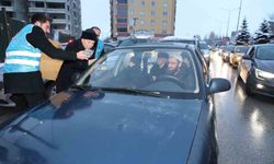 Başkan Sekmen 'İftara 5 Kala' iftariyelik dağıttı