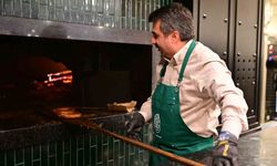 Başkan Yılmaz önce pişirdi sonra ikram etti