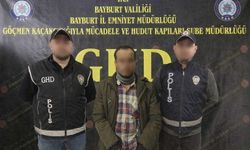 Bayburt'ta göçmen kaçakçılığı operasyonunda 5 düzensiz göçmen ile 5 şüpheli yakalandı