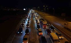 Bayram bitiyor, tatilciler mega kentlere akın ediyor: 43 ilin geçiş noktasında yoğun trafik