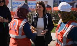 Belediye personellerine kadınlar günü sürprizi