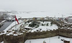 Beyaza bürünen Ardahan Kalesi havadan görüntülendi