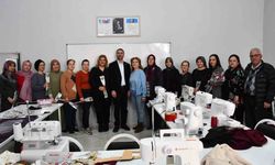 Beylikova'da kadınlar için bin çiçek dağıtıldı