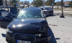 Beyşehir'de otomobiller çarpıştı: 2 yaralı