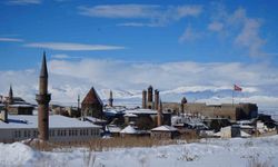 Bir diplomatik ricadan doğan teşebbüs: Erzurum'da İranlı çocuklar için mektep girişimi