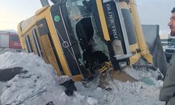 Bitlis'te iki tır devrildi, 1 kişi yaralandı