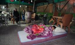 Buldan'da 5.1 büyüklüğündeki depremin ardından yaşanan artçılardan korkan vatandaşlar dışarda sabahladı