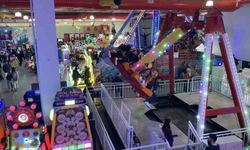 Bursa'da bayramın adresi AVM'ler oldu