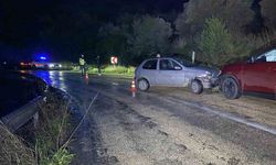 Bursa'da iki otomobil çarpıştı: 1 kişi yaralandı, 11 aylık bebek faciadan döndü