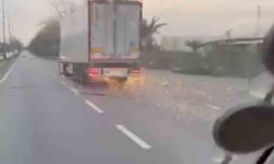 Bursa'da korku dolu anlar, direği deviren TIR olay yerinden kaçtı