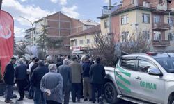 Cami önünde dağıtılan 2 bin fidan dakikalar içerisinde tükendi