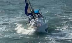 Çanakkale'de sürüklenen yelkenlinin yardımına balıkçı teknesi koştu