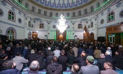 Canik'te binler Kadir Gecesi'nde ellerini semaya açtı