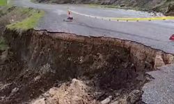 Çermik'te yolda çökme meydana geldi