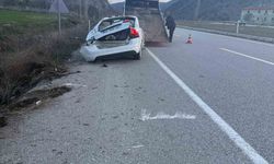 Çorum'da otomobil dereye devrildi: 4 yaralı