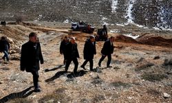 Darende'de stabilize yol çalışmaları için saha incelemesi