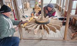 Değirmenlerin dönmesi onun ellerinde