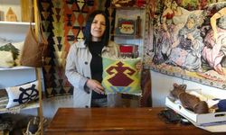 Depremde iş yerleri ve evleri yıkılan afetzede kadınlar, zanaatlarını kültür sanat çarşısında yaşatıyorlar