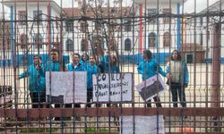 Devir kararı verilen Mimar Kemal Ortaokulu öğrenci ve velilerinden tepki