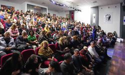 Didim'deki tiyatro oyununa ilgi yoğun oldu