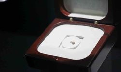 Dünyanın en küçük kitabı ve en hafif kâğıdı EÜ'de sergileniyor