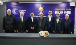 Düzce'de emekli eğitimciler AK Parti'ye katıldı