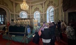 Emirsultan Türbesin'deki sakal-ı şerife ziyaretçi akını