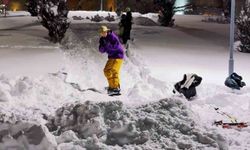 Erzurum kalesi önünde snowboard gösterisi