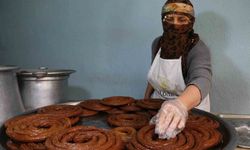 Eşine destek olup 15 metrekarelik dükkanda kadınların gücünü gösteriyor