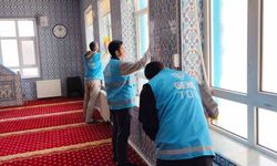 Eskişehir'de öğrenciler camii temizliği gerçekleştirdi