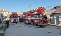 Eskişehir'de yangın paniği: Mahalleli sokağa döküldü