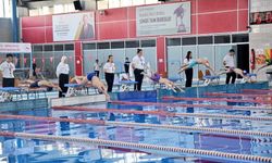 Eskişehir'de yüzme müsabakaları başladı