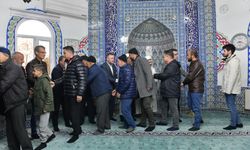 Ezine'de namaz sonrası bayramlaşma