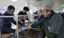 Fırat Üniversitesi'nde öğrenciler Ramazan ayında anne yemekleriyle iftarını açıyor