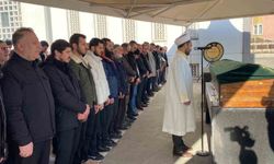 Futbolcu Mesut Özdemir'in babası Kocaeli'de son yolculuğuna uğurlandı