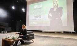 Gazeteci Göksü Öngören Özgür, Atatürk Üniversitesinde öğrencilerle buluştu