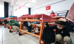 Gebze'de ilkokul öğrencilerine yönelik deprem tatbikatı yapıldı