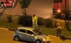 Hatay'da aşırı yağışların etkisiyle, göle dönen yollarda araçlar mahsur kaldı