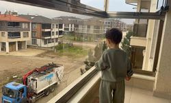 Her gün çöp kamyonunu bekleyen minik Arda'ya sürpriz