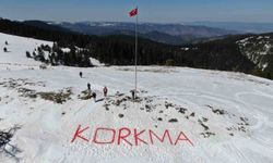 Ilgaz Dağı'nın zirvesinde anlamlı anma: İstiklal Marşı'nın ilk kelimesi kara nakşedildi