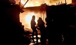 İşçi lojmanları alevlere teslim oldu