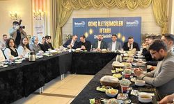 İstanbul'da iletişim fakültesi öğrencileri AK Parti'nin düzenlediği iftarda buluştu