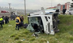 İstanbul'dan yarışmadan dönen öğrencileri taşıyan midibüs şarampole devrildi: 9'u öğrenci 15 yaralı