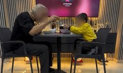 İzmir'de 3 yaşındaki oğlunu alkol masasına oturtan baba gözaltına alındı