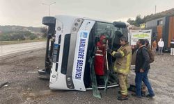 İzmir'de sporcuları taşıyan otobüs devrildi: 4 yaralı