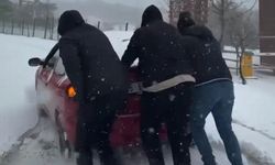 İzmir'in yüksek kesimlerine bayramda kar yağdı