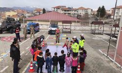 Jandarmadan öğrencilere trafik eğitimi