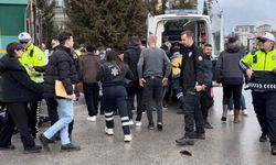 Kazada kamyonun altına sürüklenen motosikletteki 2 kişi yaralandı