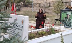 Kırşehir'de şehitlikte duygusal anlar yaşandı