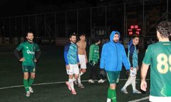 Kocaeli'de rakipleri gol atsın diye yere yatan futbolcuların savunmaları alındı